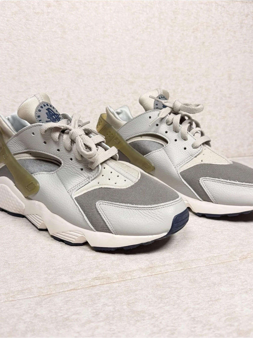 New Nike Air Huarache Light Grey & Olive Sneakers size 10.5 US